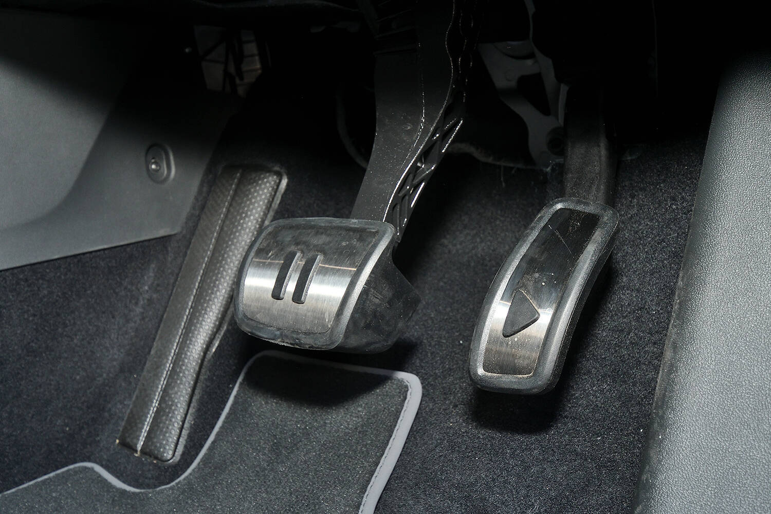 【試乗】安心してください、ちゃんとワーゲンしてますから！　VWのEV「ID.４」の新鮮だけど落ち着く走り