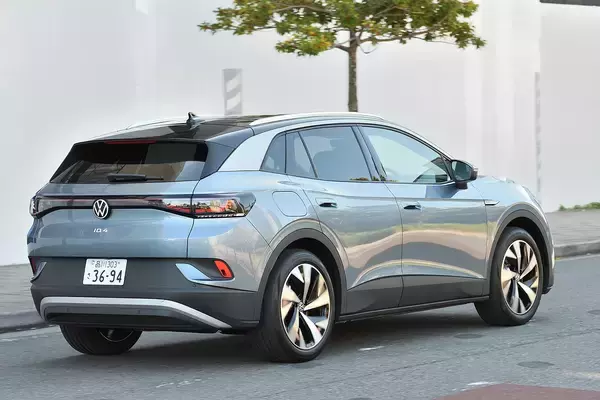 「【試乗】安心してください、ちゃんとワーゲンしてますから！　VWのEV「ID.４」の新鮮だけど落ち着く走り」の画像