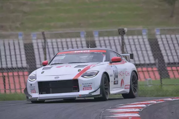 「市販車の「新型Ｚ」ファンなら無視できない存在！　スーパー耐久に参戦するNissan Z Racing Conceptはどんなクルマか関係者を直撃」の画像