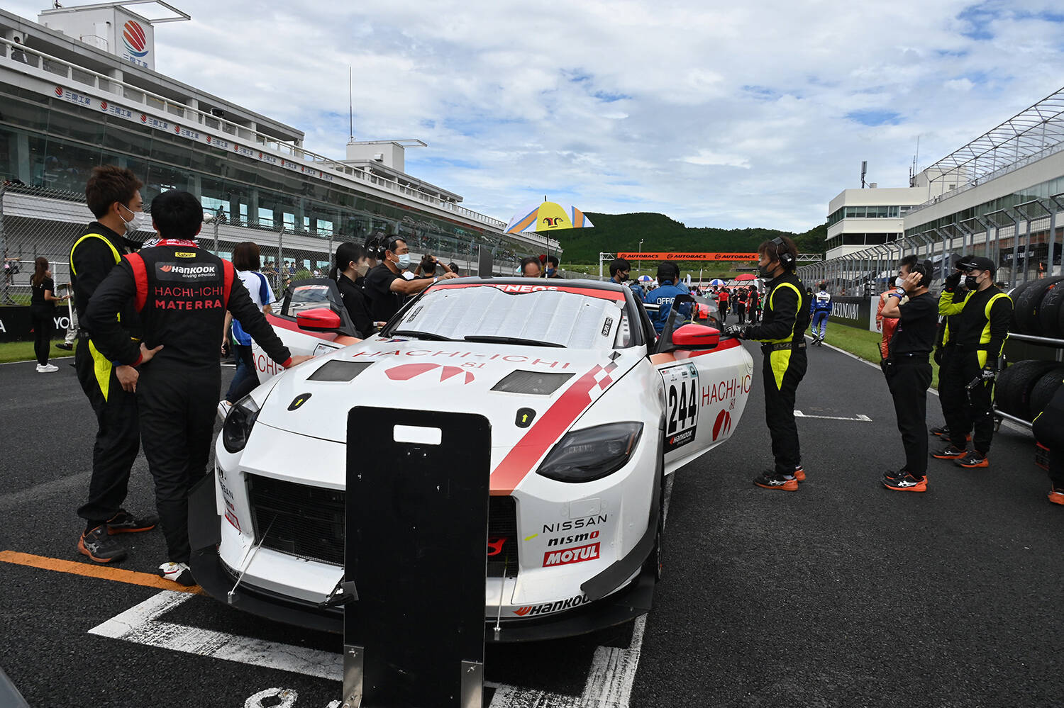 市販車の「新型Ｚ」ファンなら無視できない存在！　スーパー耐久に参戦するNissan Z Racing Conceptはどんなクルマか関係者を直撃