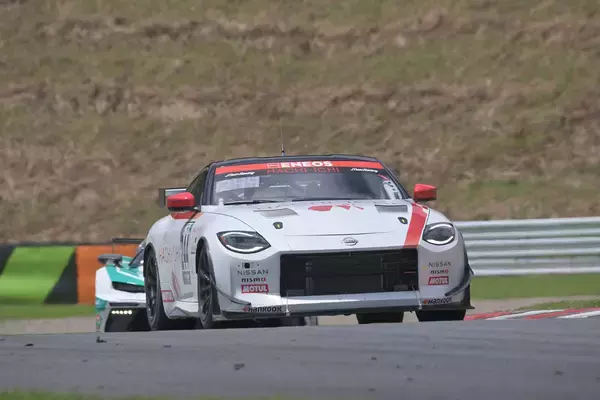 「市販車の「新型Ｚ」ファンなら無視できない存在！　スーパー耐久に参戦するNissan Z Racing Conceptはどんなクルマか関係者を直撃」の画像