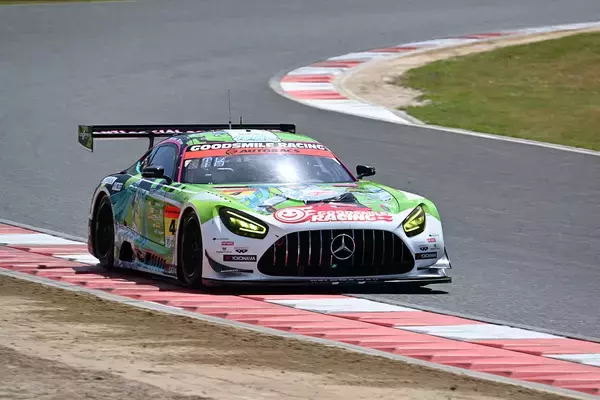 「なぜか速いと違和感がなくなる不思議！　「痛車」がモータースポーツ界で大暴れしていた」の画像