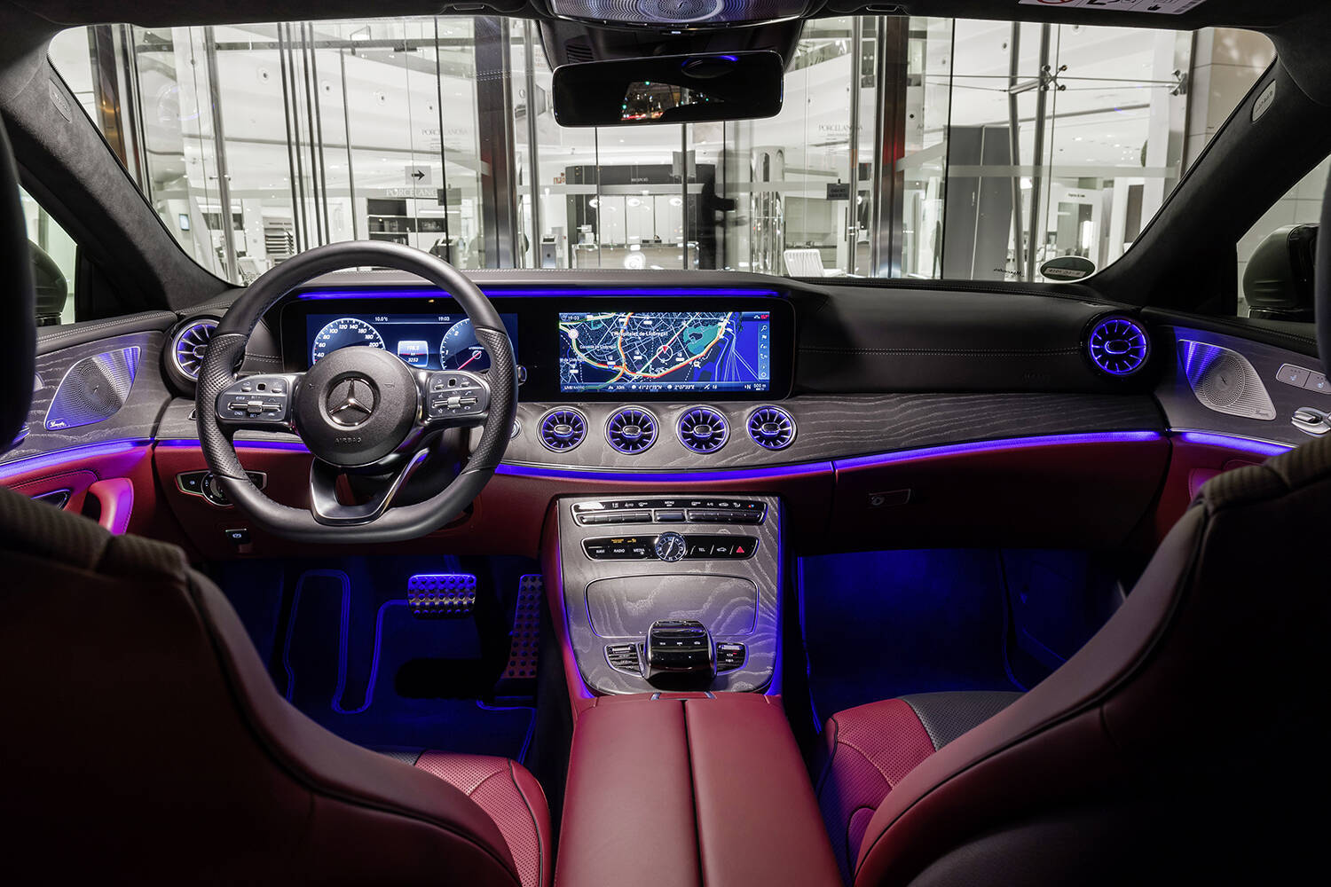 クリスマスシーズン最強！　車内で星空ってマジか！　光の演出がヤバすぎる「イルミネーション」採用車５選