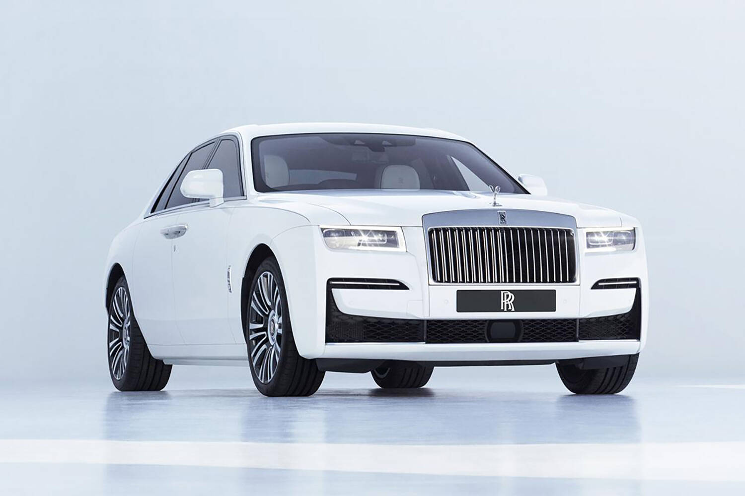 クリスマスシーズン最強！　車内で星空ってマジか！　光の演出がヤバすぎる「イルミネーション」採用車５選