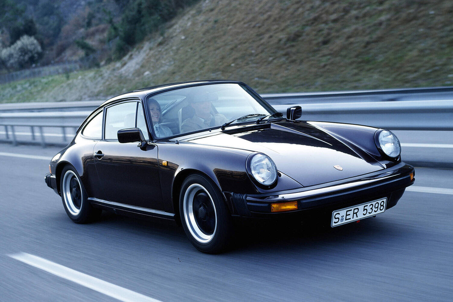 この先買えないから今入手してずっと乗るのはどう？　一生付き合えるレベルの最高のスポーツカー５選