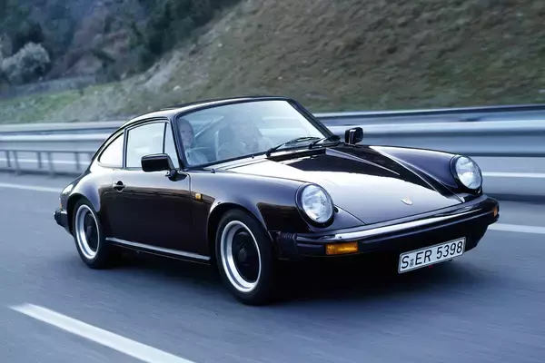 「この先買えないから今入手してずっと乗るのはどう？　一生付き合えるレベルの最高のスポーツカー５選」の画像