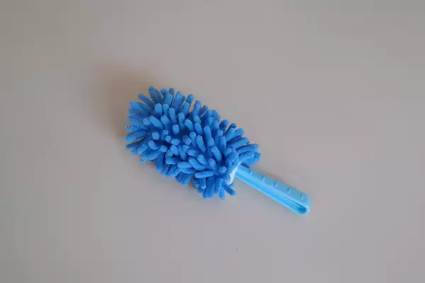 「最近のクルマの「グローブボックス」は小さくて取説や車検証すら入らないものも！　何を入れるのが正解か？」の画像