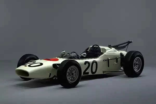 「ホンダ・タイプＲの象徴的ボディカラー「チャンピオンシップホワイト」は日本の象徴でもあった！　ルーツは歴史的偉業を成し遂げたF1にあり!!」の画像