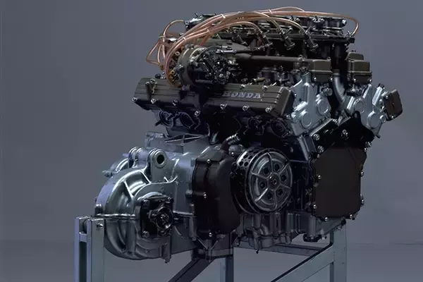 「ホンダ・タイプＲの象徴的ボディカラー「チャンピオンシップホワイト」は日本の象徴でもあった！　ルーツは歴史的偉業を成し遂げたF1にあり!!」の画像