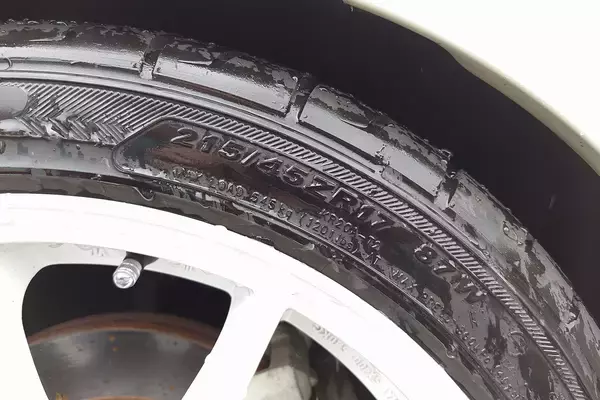 「「クルマオタじゃないし……」とか言わずに覚えるべき！　事故防止にも役立つクルマに関する「10の数値」」の画像