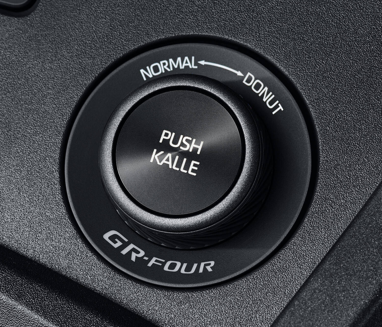 スポーツカー界を揺るがす革命的なATを搭載！　トヨタが新型GRヤリスとレジェンド級ドライバーの名前を冠した限定車の発売日を公表