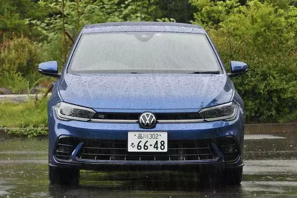 【試乗】いまや貴重な純ガソリンエンジンモデル！　マイチェンした新型VWポロの絶妙な「痒いところに手が届く感」