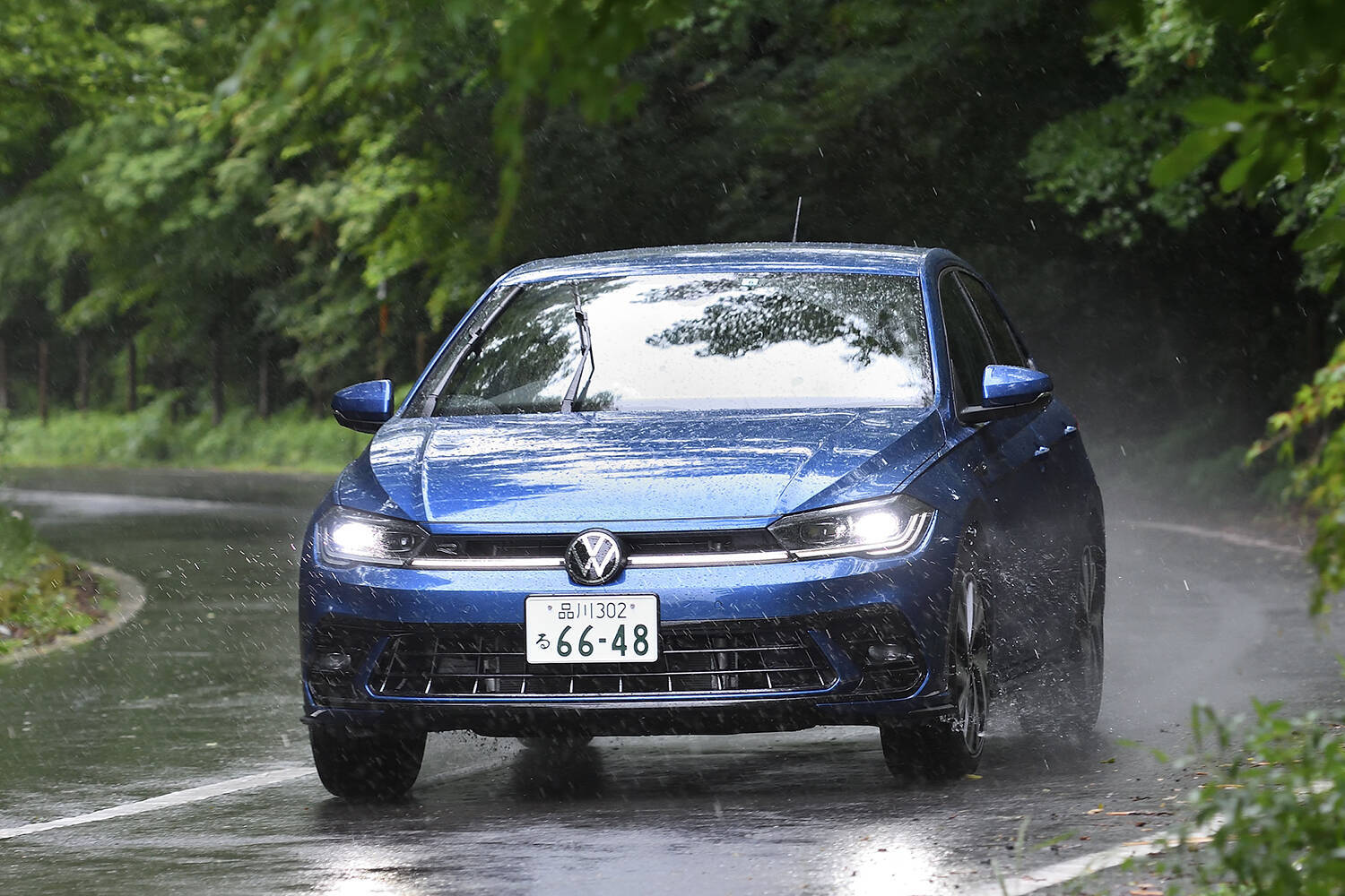 【試乗】いまや貴重な純ガソリンエンジンモデル！　マイチェンした新型VWポロの絶妙な「痒いところに手が届く感」