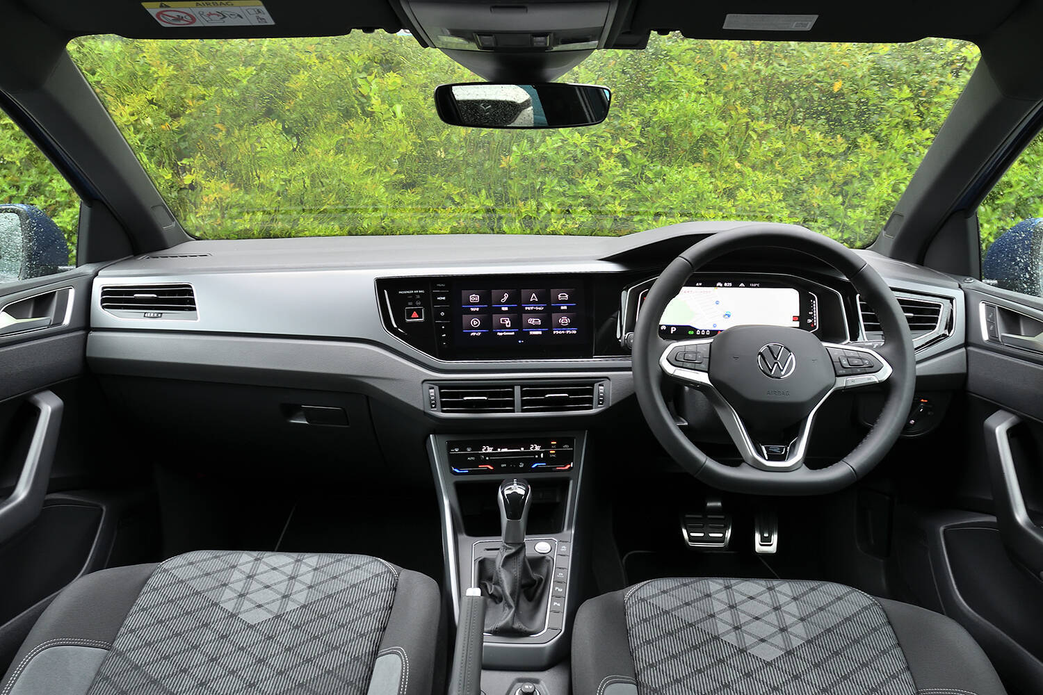 【試乗】いまや貴重な純ガソリンエンジンモデル！　マイチェンした新型VWポロの絶妙な「痒いところに手が届く感」