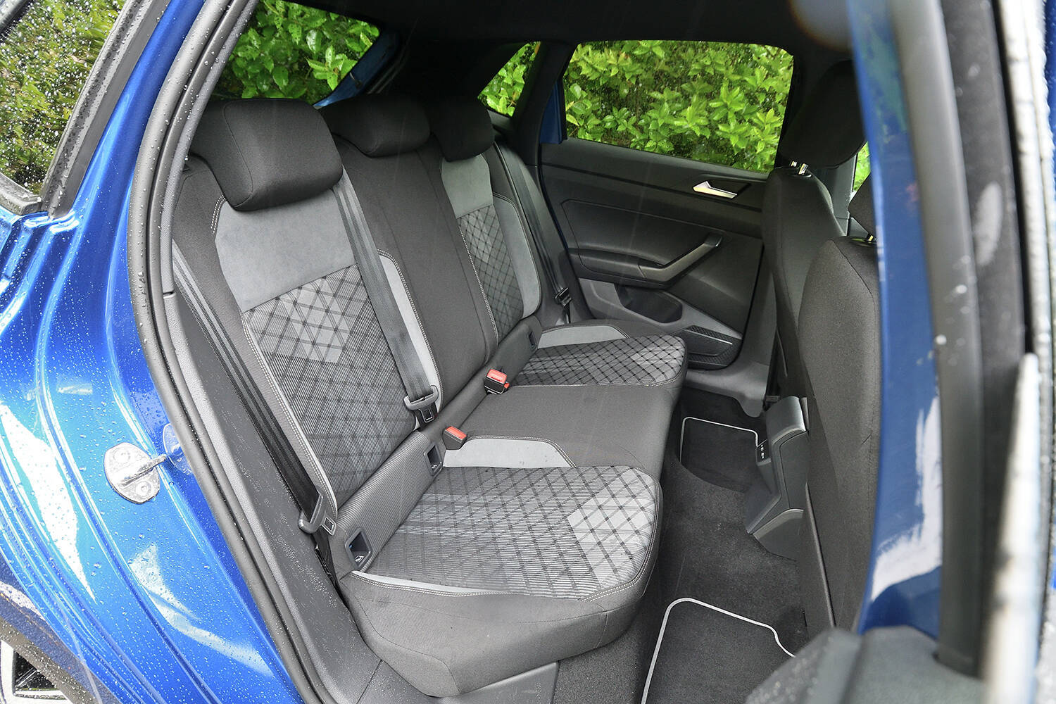 【試乗】いまや貴重な純ガソリンエンジンモデル！　マイチェンした新型VWポロの絶妙な「痒いところに手が届く感」