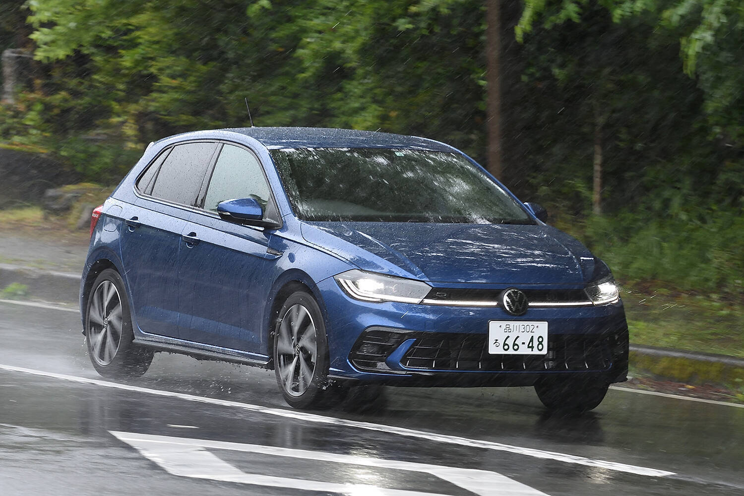 【試乗】いまや貴重な純ガソリンエンジンモデル！　マイチェンした新型VWポロの絶妙な「痒いところに手が届く感」