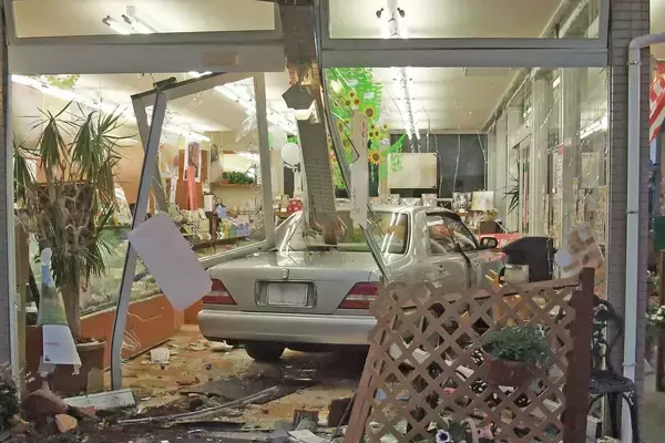 「「事故」「盗難」のリスクが高いクルマは保険加入の金額が高い！　車種ごとに決まっている17段階の「保険料率クラス」って何？」の画像