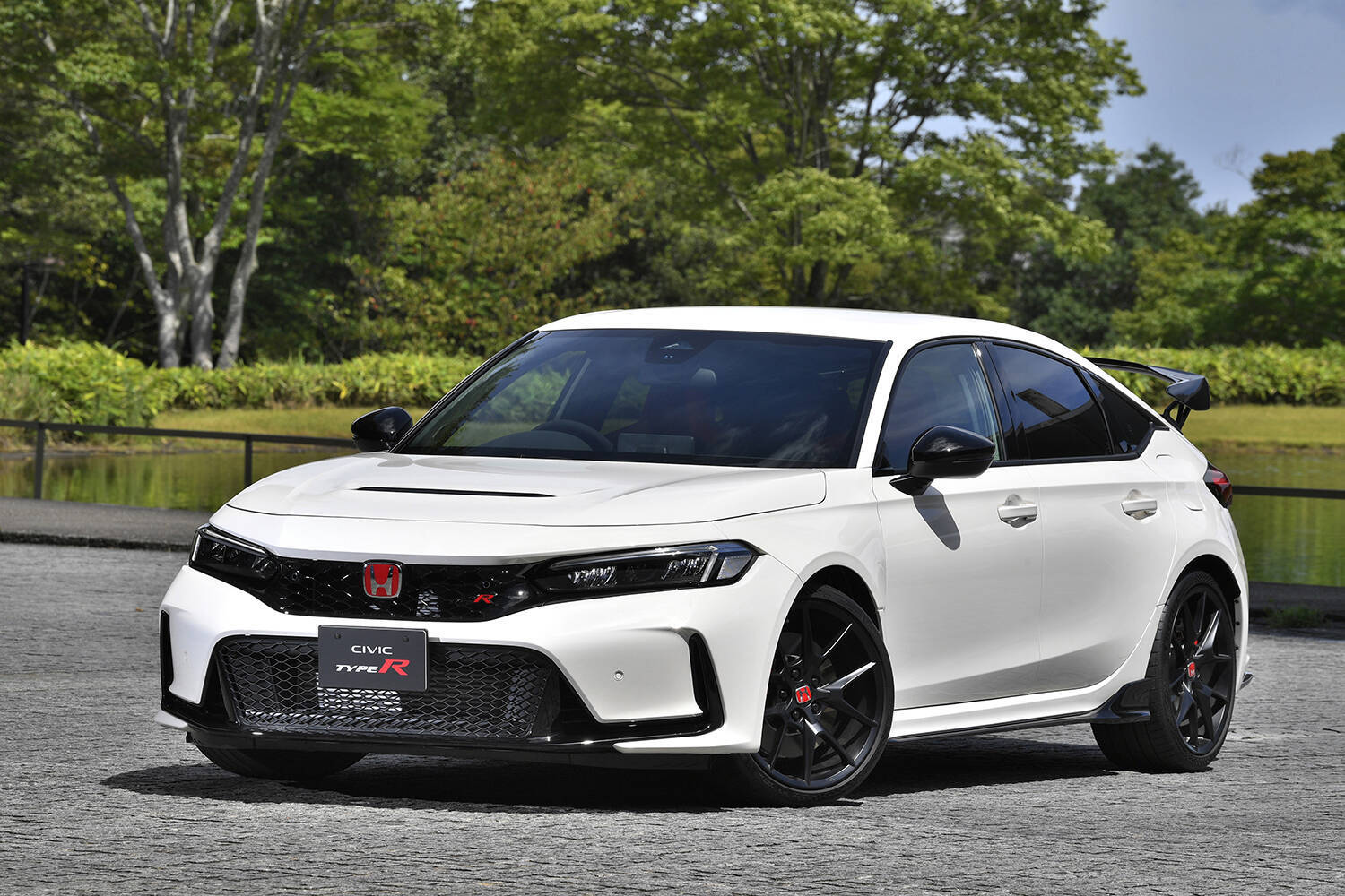 まだ「年単位待ち」の新車はけっこうある！　最新「納期の長いクルマ」の実名