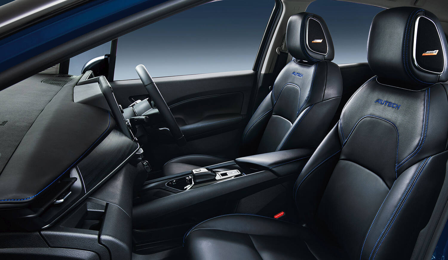 大胆なデザイン変更と新色追加で魅力倍増！　日産「ノートオーラ」と「オーラAUTECH」がマイナーチェンジを敢行