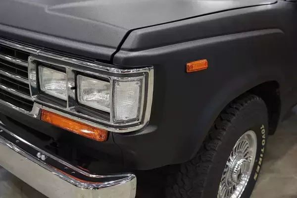 「マットでザラついた見た目と高い硬度で話題の塗料「ラプターライナー」！　ドレスアップも働くクルマもいま注目必至の素材だった!!」の画像