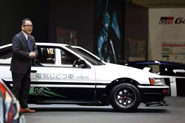 「２台のAE86は「4AGの水素エンジン」と「MTのEV」だった！　豊田章男社長の「クルマ好きを誰ひとり置いていきたくない！」の声に胸熱【東京オートサロン2023】」の画像