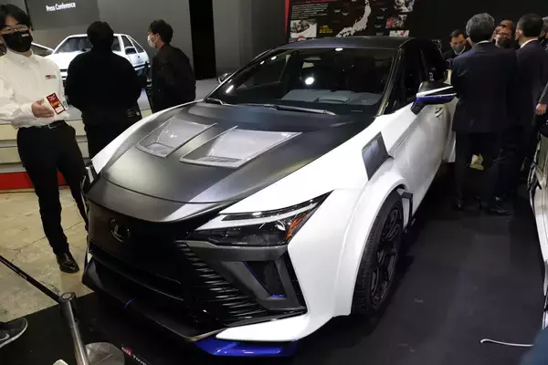「２台のAE86は「4AGの水素エンジン」と「MTのEV」だった！　豊田章男社長の「クルマ好きを誰ひとり置いていきたくない！」の声に胸熱【東京オートサロン2023】」の画像