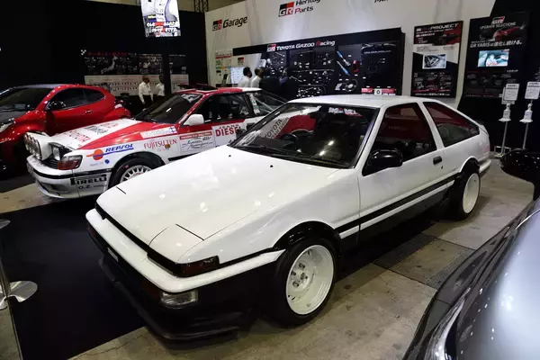 「２台のAE86は「4AGの水素エンジン」と「MTのEV」だった！　豊田章男社長の「クルマ好きを誰ひとり置いていきたくない！」の声に胸熱【東京オートサロン2023】」の画像