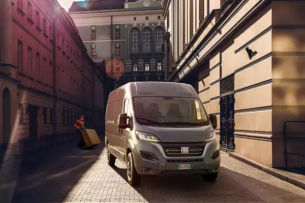 「商用バンとしてもキャンピングカーのベースとしても大人気のフィアット・デュカトがマイナーチェンジ！　ADAS装備の充実でさらに安全で楽チンなドライブを実現」の画像