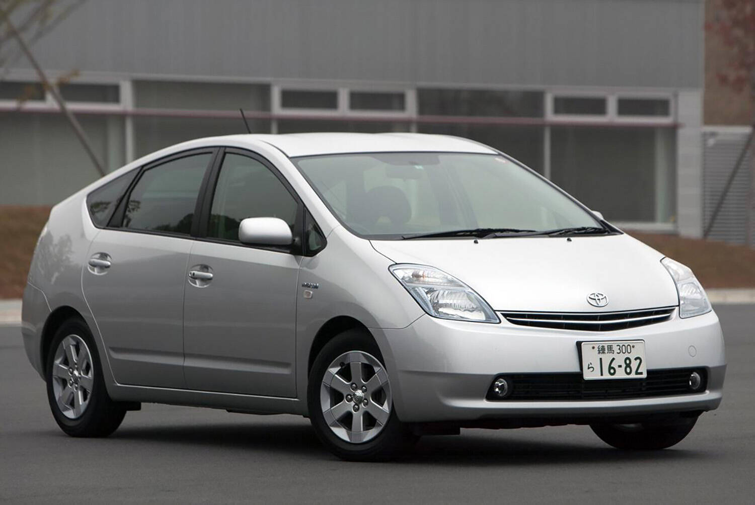 こんな誕生日は最悪！　2022年から「自動車税」が「増税」になる新たに13年を経過したクルマたち