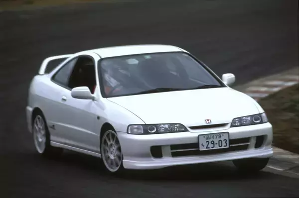 「いま買わないと価格高騰の危険！　まだ普通の値段で狙える国産穴場スポーツカー４選」の画像