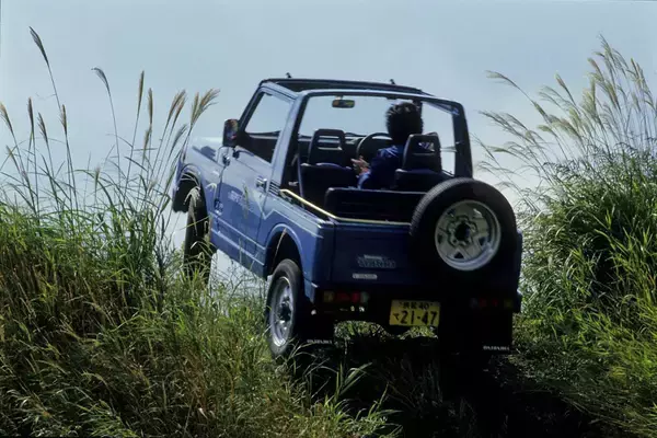 「販売終了から20年が経ったいまでも「最良のジムニーは2代目だ！」の声も多い！　2代目スズキ・ジムニーがいまだ愛されている理由」の画像