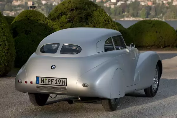 「最近復活の気配があるクルマのデザイン「コーダ・トロンカ」！　「切り株のようなお尻」ってどんなカタチ？」の画像