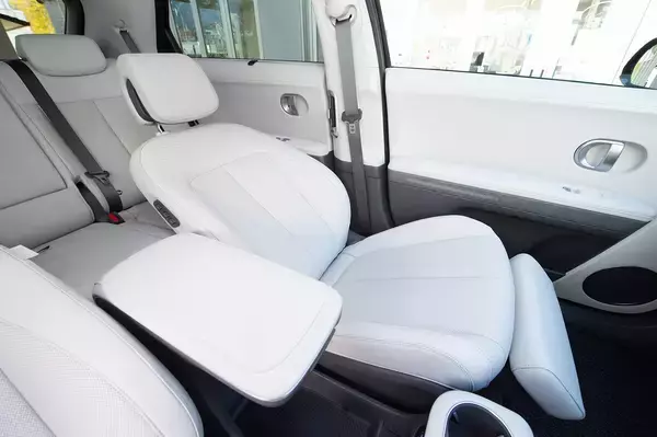 「ひと目で「エンジン車」とは違うとわかる！　EVだからこその「個性バリバリ」のクルマ５台」の画像