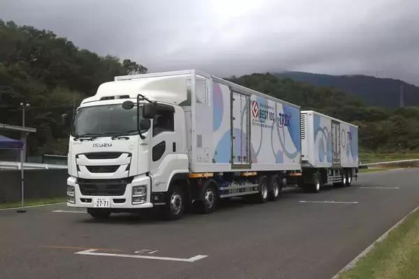 全長25mの巨大なダブル連結トラックを免許さえあれば誰でもOKの太っ腹試乗！　物流問題の解決に期待しかない!!