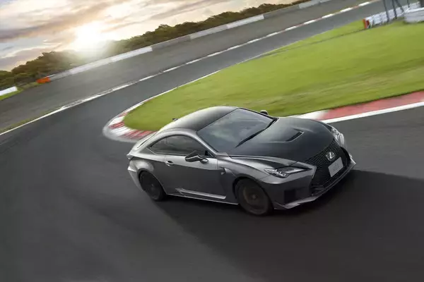 「プレミアムクーペが走りと安全性を高次元で両立！　レクサス「RC」「RC F」を一部改良」の画像