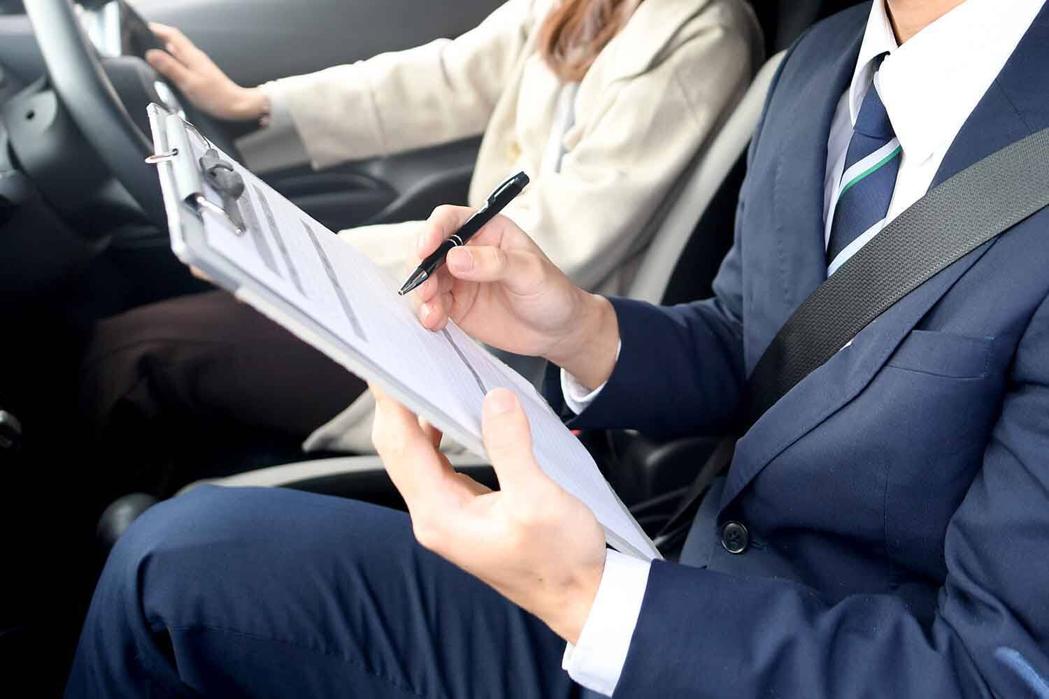 悪天候時はむしろ狙い目！　いち早く自動車教習所を卒業するコツを「元中の人」が解説
