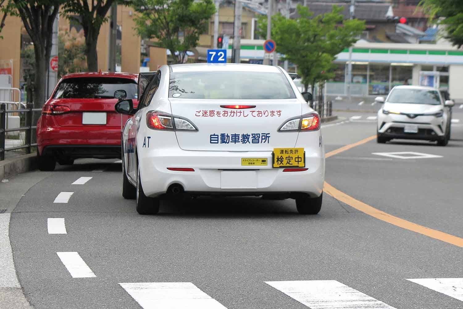 悪天候時はむしろ狙い目！　いち早く自動車教習所を卒業するコツを「元中の人」が解説