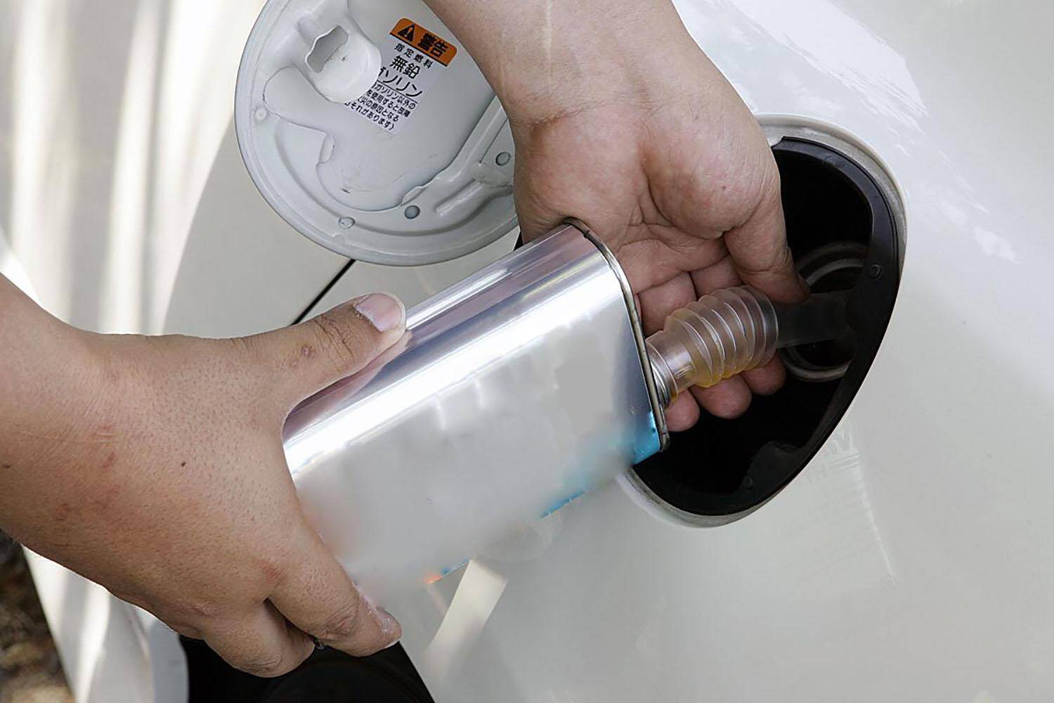 昔憧れた１千万超えの「高級輸入車」が数十万円だと!?　衝撃の中古価格に「飛びついても」大丈夫か？