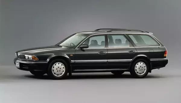 「ステーションワゴン界の激レア異色作！　南半球生まれの「ディアマンテワゴン」が今考えるとスゴイ」の画像