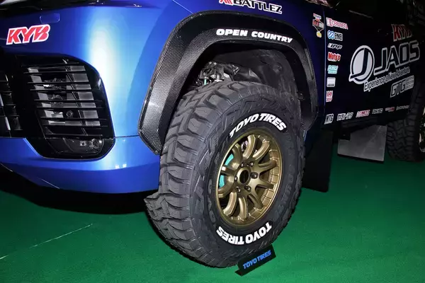 「１千万円超えの超高級SUV「レクサスLX」のラリー仕様ってギャップが凄い！   ライトな見た目と裏腹に中身は魔改造されていた!!」の画像