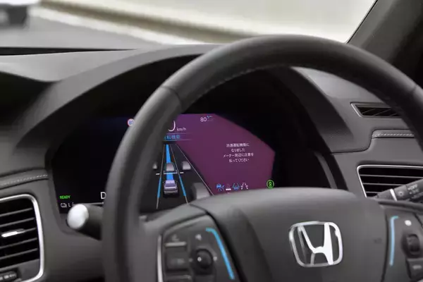 「スカイラインにレヴォーグにLS！　広がってきた「手放し運転機能」の「安心感」に差があるワケ」の画像