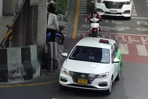 タイのバンコクで中国製BEVタクシーが急増中……も乗り心地は従来の「カローラアルティス」に軍配!!