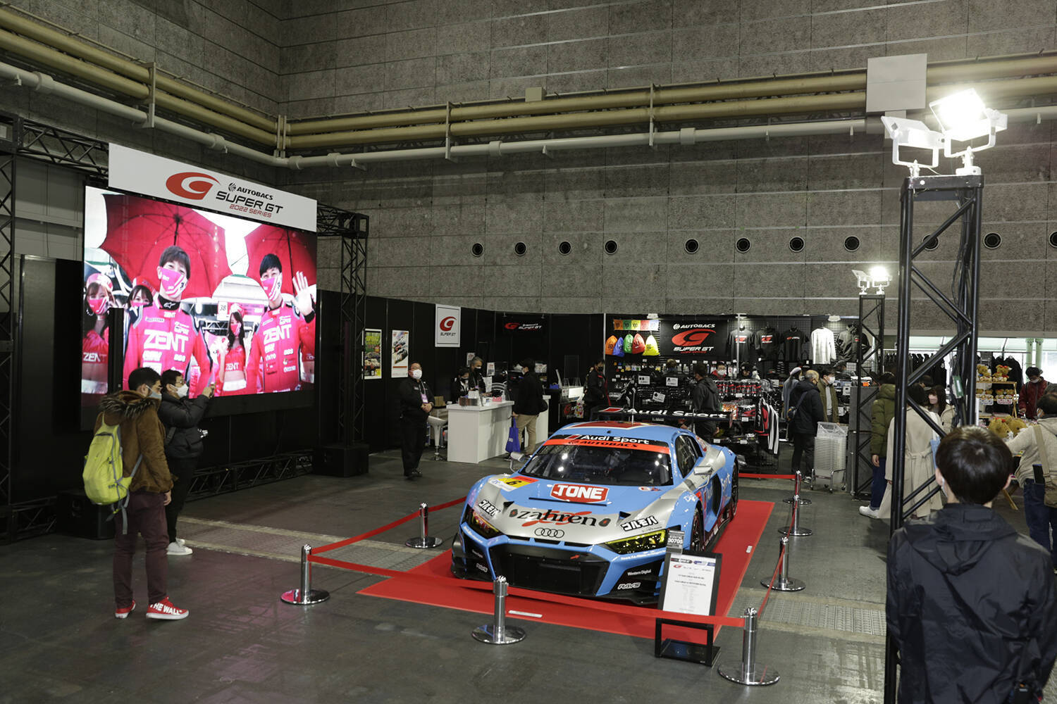 ５台のマシンが集結！　素通り厳禁のスーパーGTブース【大阪オートメッセ2022】