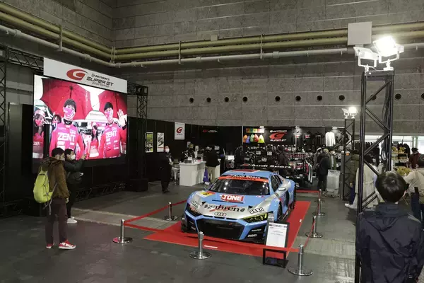 「５台のマシンが集結！　素通り厳禁のスーパーGTブース【大阪オートメッセ2022】」の画像