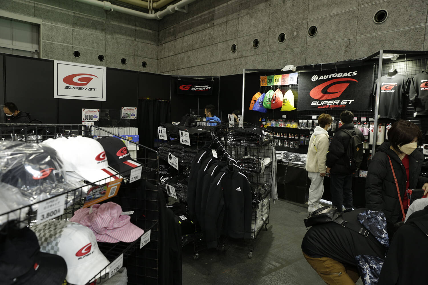 ５台のマシンが集結！　素通り厳禁のスーパーGTブース【大阪オートメッセ2022】