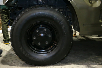 自衛隊車両が履く「コンバットタイヤ」って何？