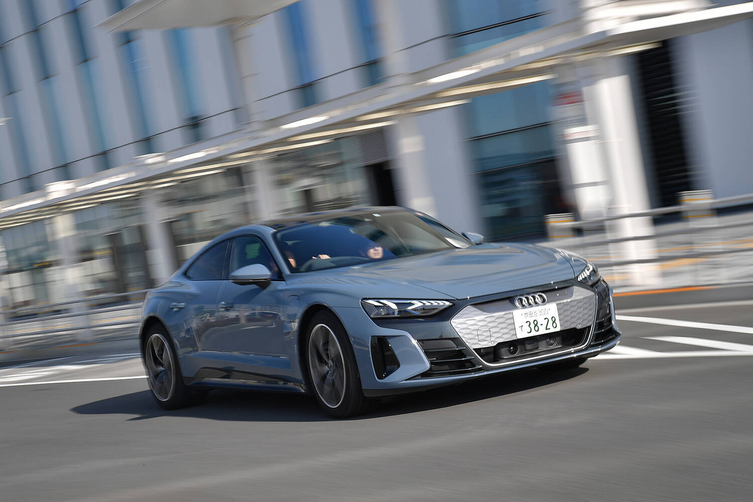 1000馬力のハイパーカーがコンパクトカーと同額という謎！　自動車税が爆安すぎて笑えるクルマ４選