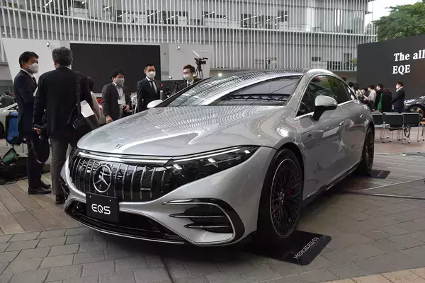 「最高級EVが日本上陸！　輸入車なのに給電も可能なメルセデス・ベンツEQSの凄すぎる中身」の画像