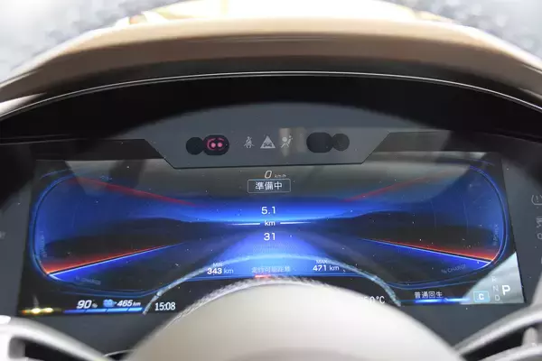 「最高級EVが日本上陸！　輸入車なのに給電も可能なメルセデス・ベンツEQSの凄すぎる中身」の画像