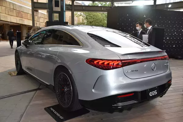 「最高級EVが日本上陸！　輸入車なのに給電も可能なメルセデス・ベンツEQSの凄すぎる中身」の画像